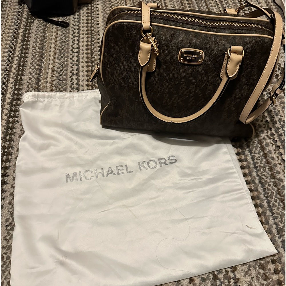 Michael Kors Medium Leather Hand Bag with strap and dust bag